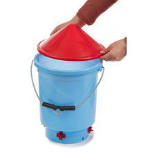 Gravity-feed hen hydrator provides access to clean water on demand